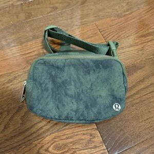 Lululemon Everywhere Belt Bag - Aquila Green